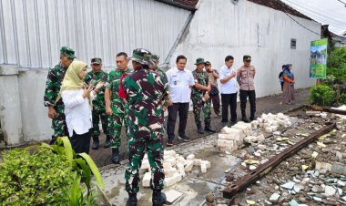 Dandim 0817/Gresik Tinjau Sasaran RTLH TMMD ke-128 di Desa Slempit 
